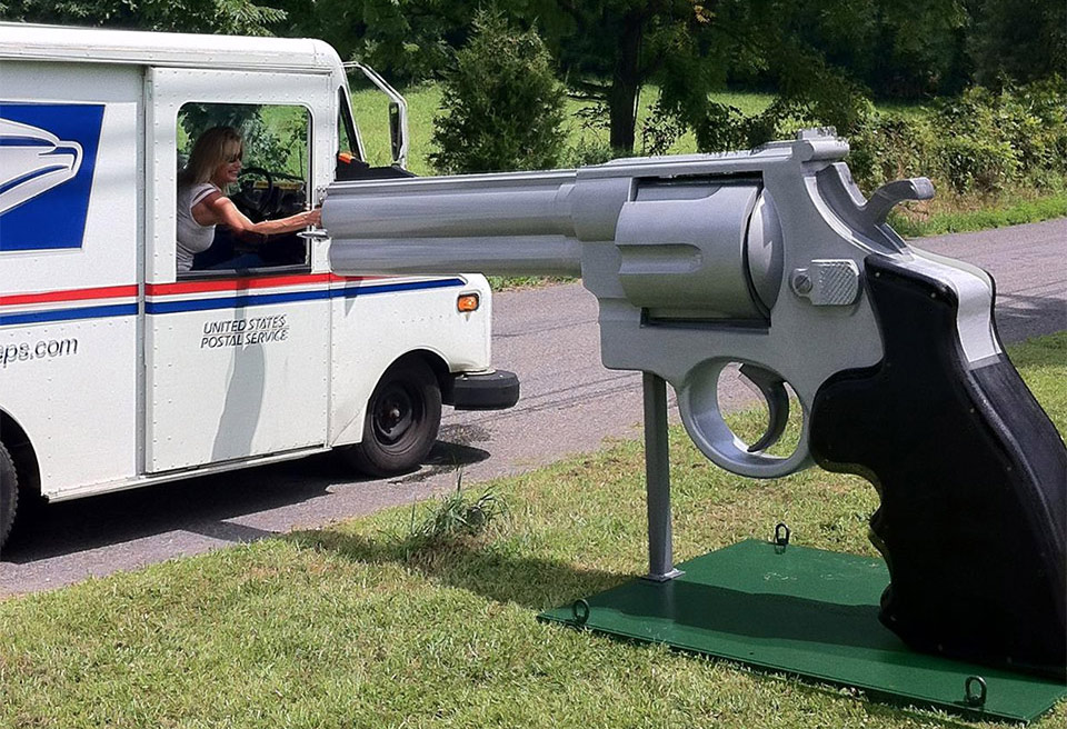 giant_gun_mailbox_1.jpg