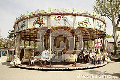 vintage-carousel-ride-3769150.jpg