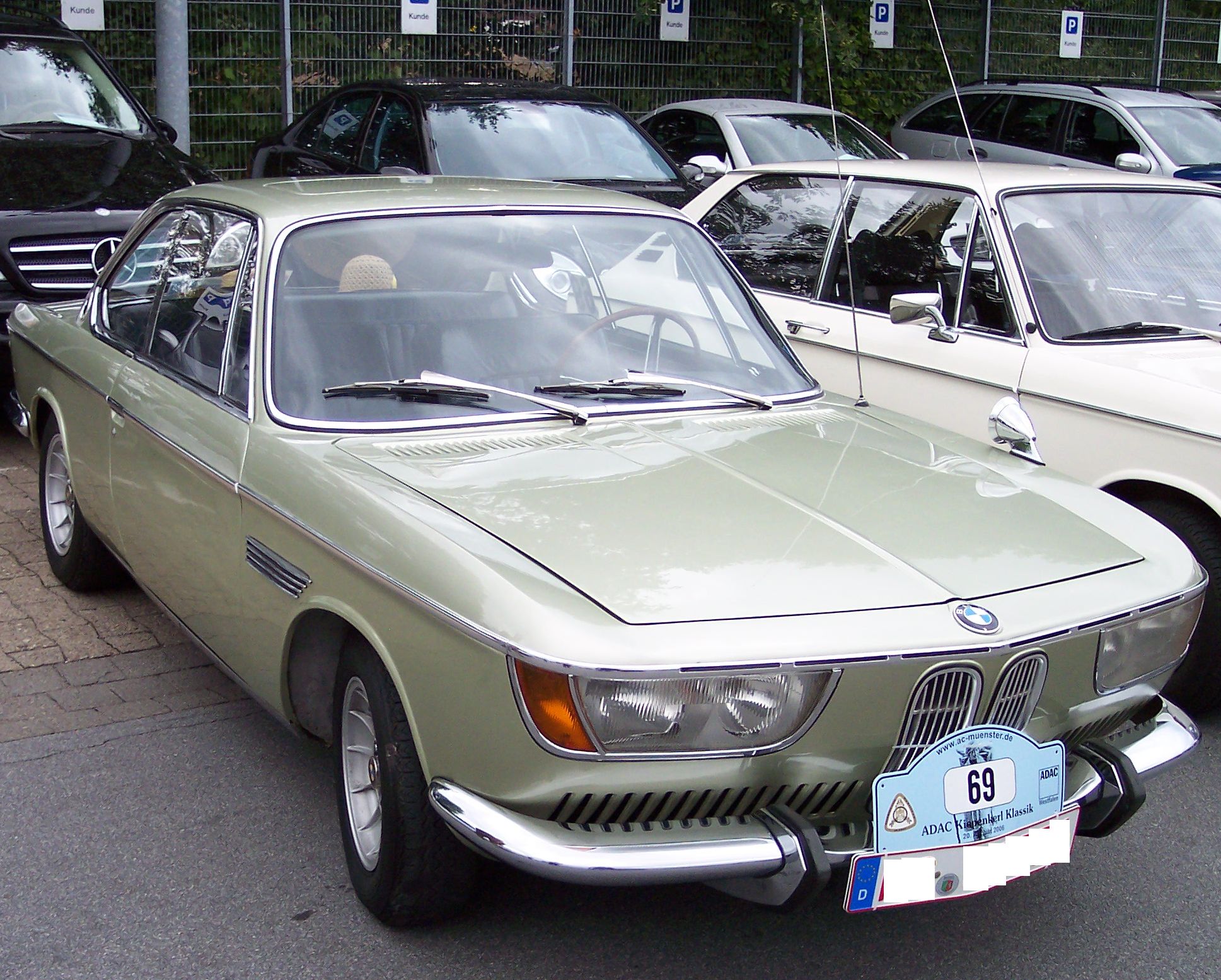 BMW_2000_CS_champagne_vr.jpg
