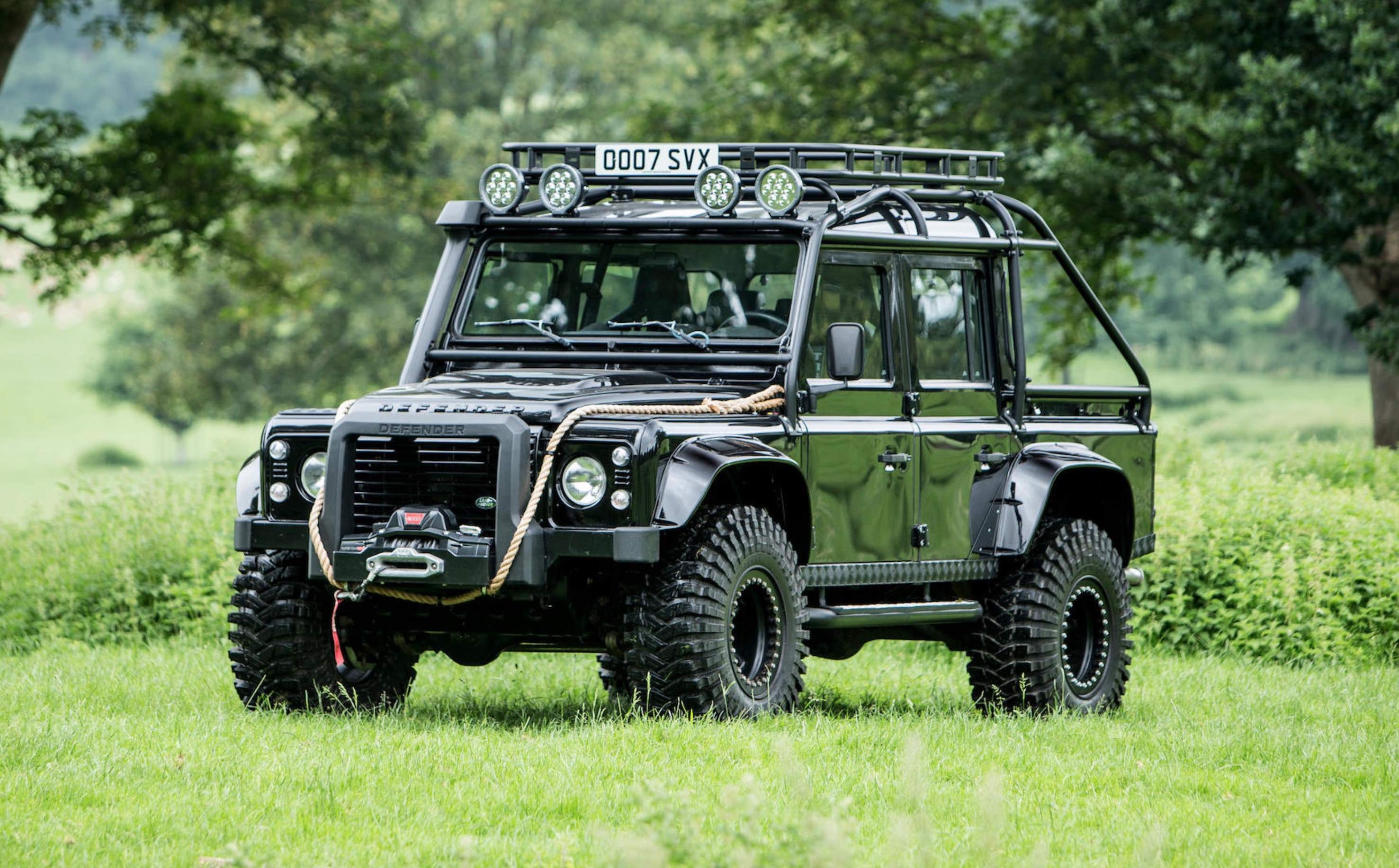 James-Bond-Spectre-Land-Rover-Defender-SVX.jpg