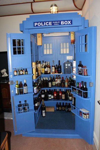 Doctor-Who-TARDIS-Liqour-Cabinet.jpg