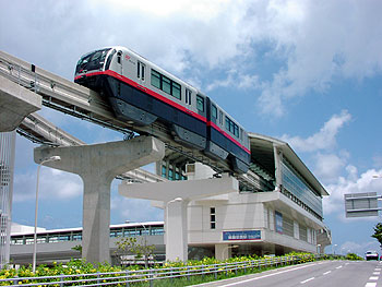 Naha_Kuko_Station_of_Okinawa_monorail.jpg
