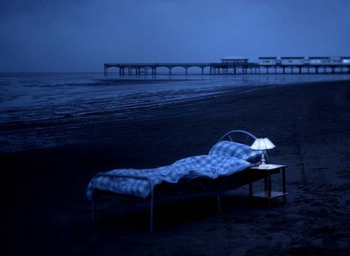 dreaming-bed-on-the-beach.jpg