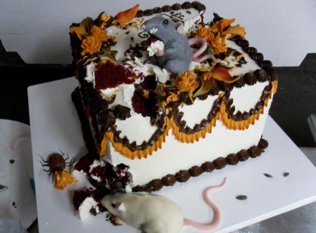 Halloween+mouse+and+rat+eating+cake.JPG