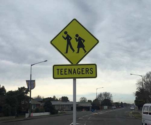 sign_teenagers-crossing.jpg