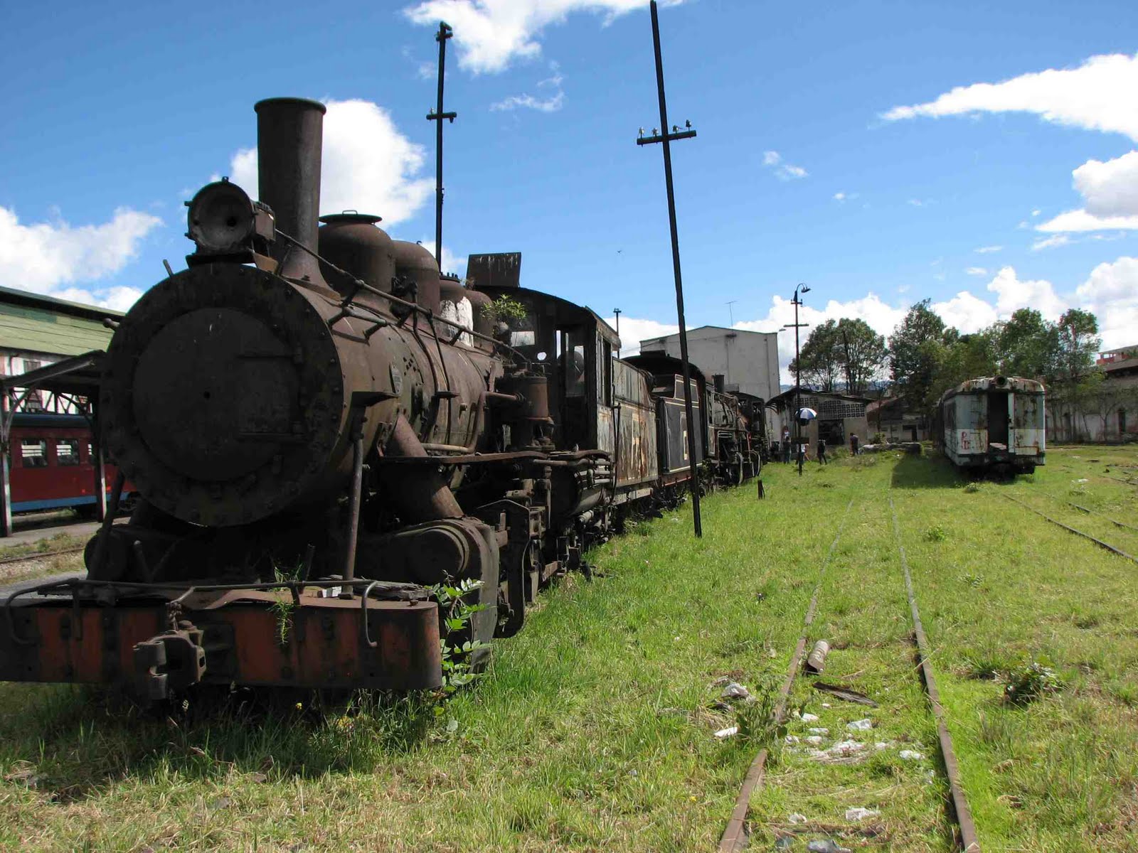 parked+trains.JPG