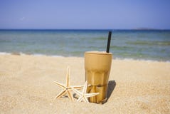 iced-coffee-sandy-beach-background-starfishes-58479560.jpg