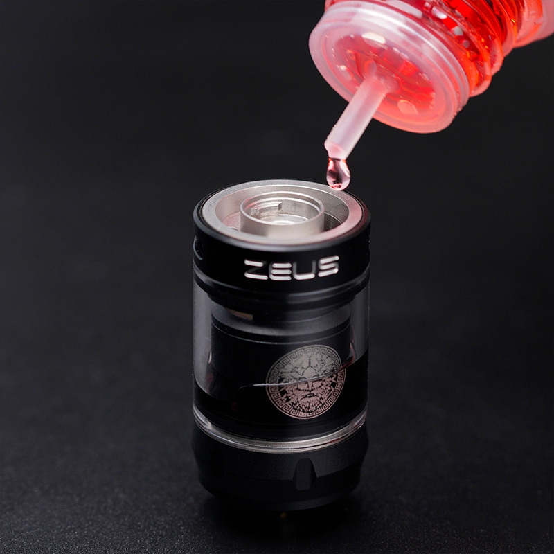 geekvape_zeus_nano_tank_22mm_filling.jpg