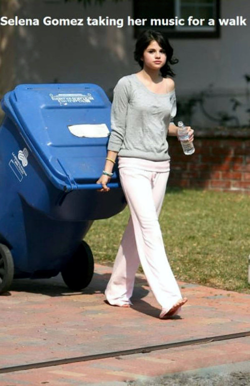 selena-gomez-recycles.jpg