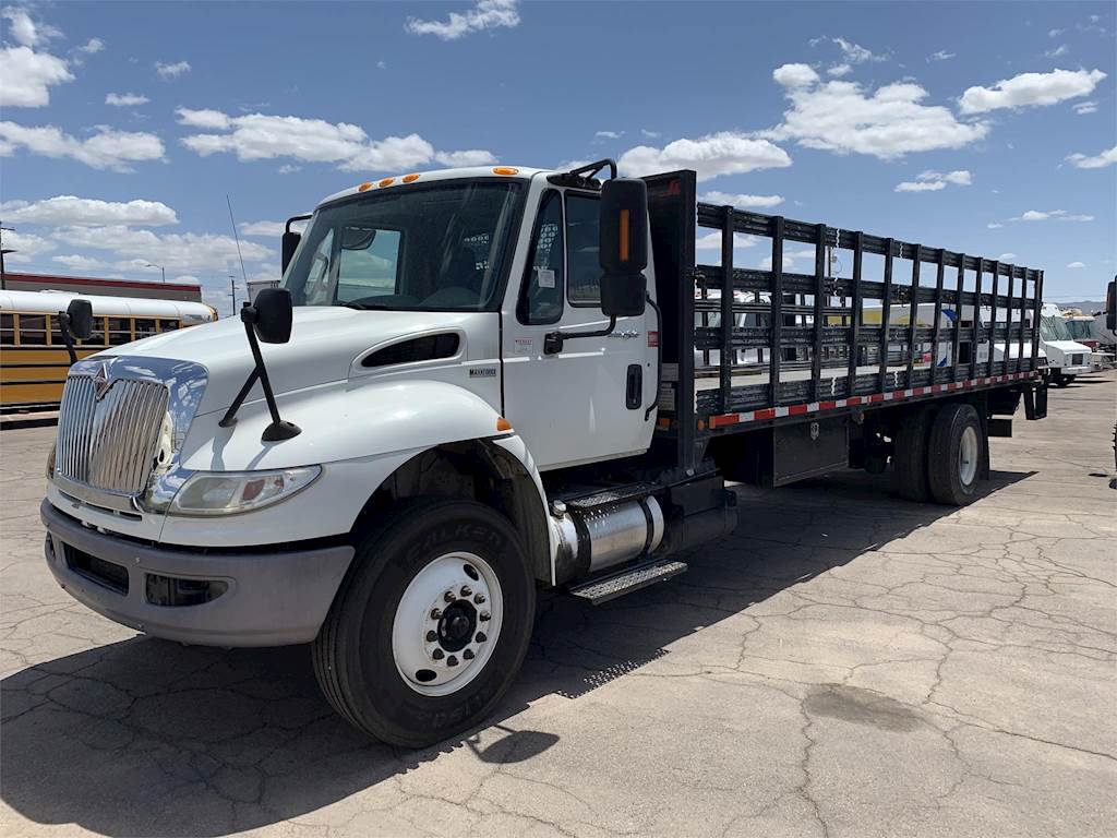 Flatbed-Trucks-International-4400-SBA-13755341.jpg