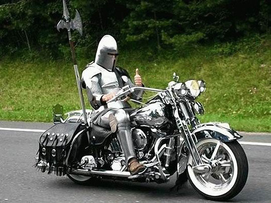 img-1587956-1-funny-Knight-armor-Harley-motorcycle.jpg