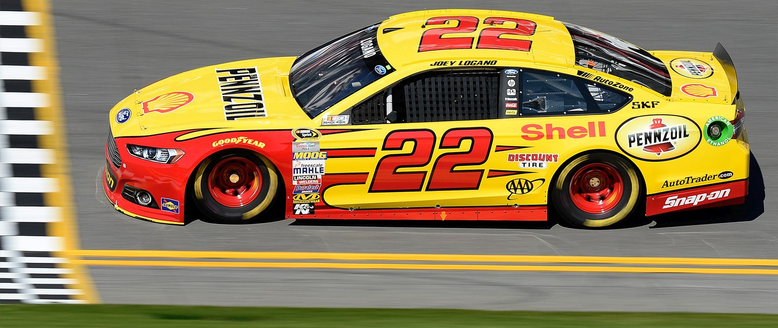 Logano-2015-Daytona-500.jpg