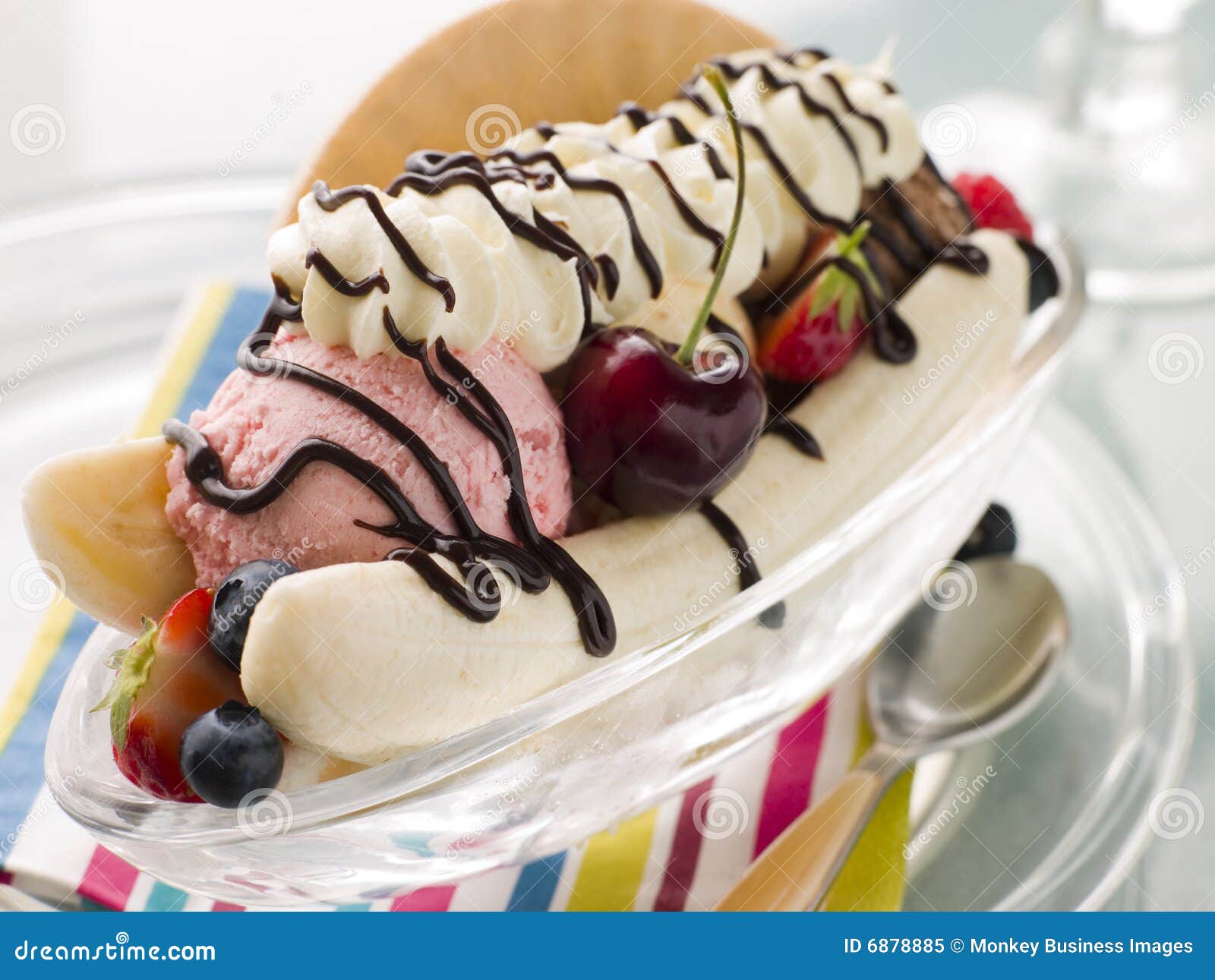 banana-split-sundae-6878885.jpg