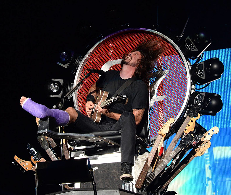 dave-grohl-stage-throne_sm.jpg