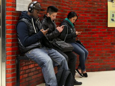iphone-how-to-curious-focused-texting-cell-phone.jpg