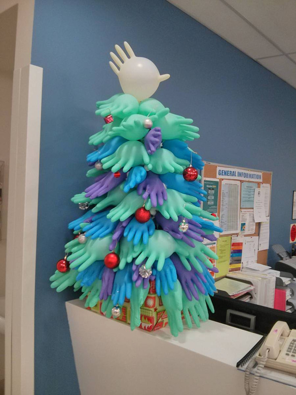 rubber-glove-xmas-tree.jpg