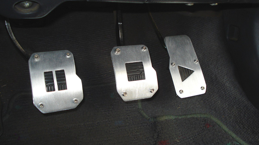 pause-stop-play-car-pedals.jpg