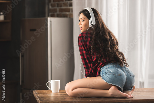 500_F_186506183_xBkxZcPXyK9iuOKHOG3GqtvVHJpAfgES.jpg