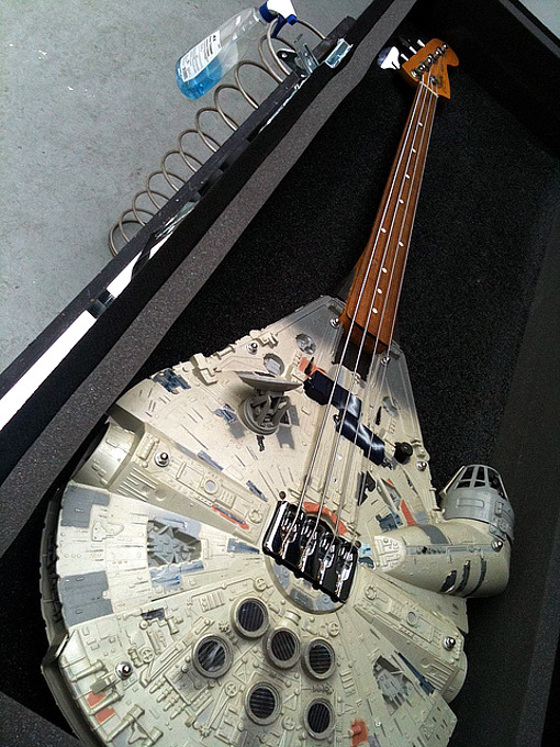 millenium-falcon-guitar.jpg