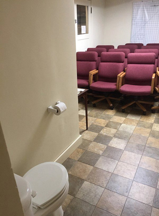 audience-seating-for%20toilet.jpg