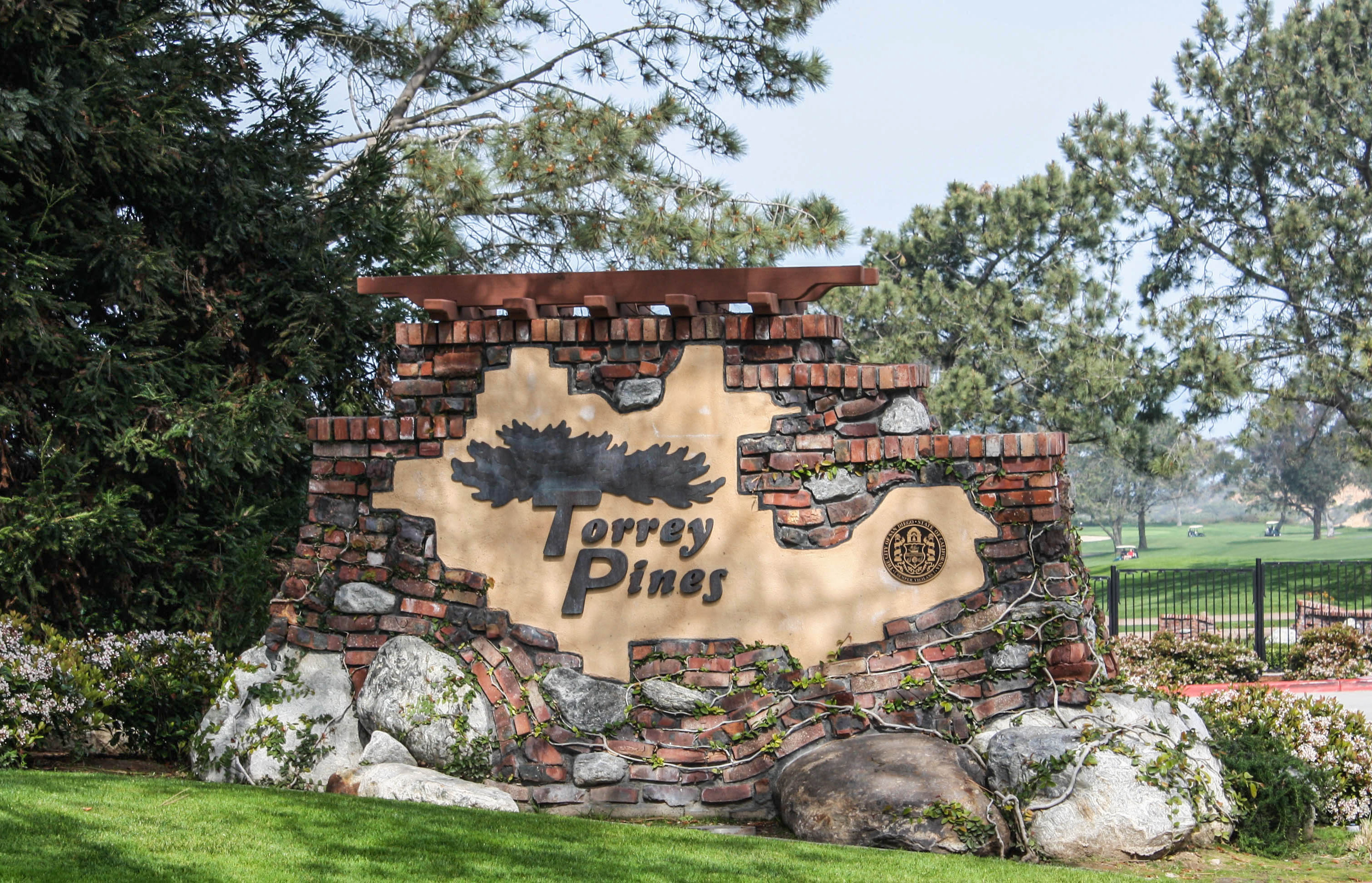Torrey_Pines_Golf_Course_plaque.jpg
