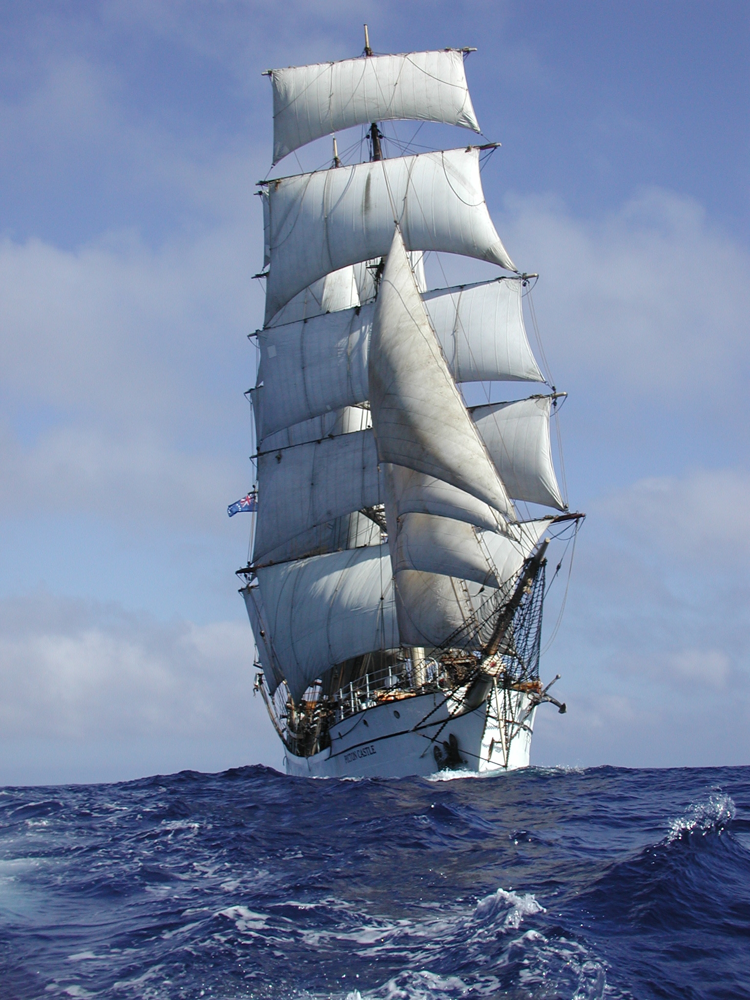 Picton_Castle_Under_Full_Sail--678kb-1-.JPG