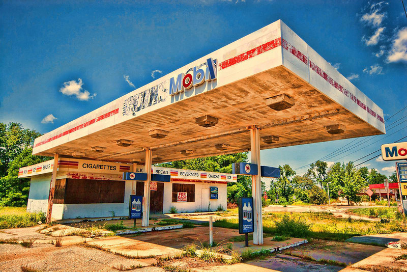 gas%20station%20t-L.jpg