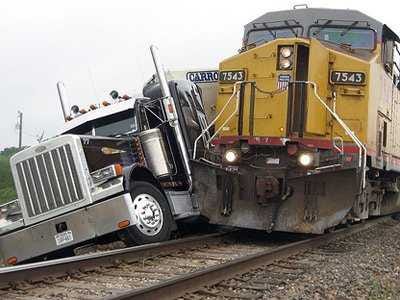 train-train-crash-trains.jpg