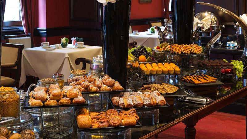 breakfast-buffet-bakery-at-warwick-brussels-2-wide.jpg