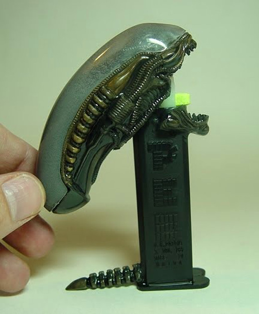 xenomorph-pez.jpg