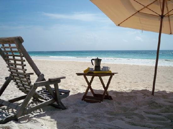 breakfast-on-beach.jpg
