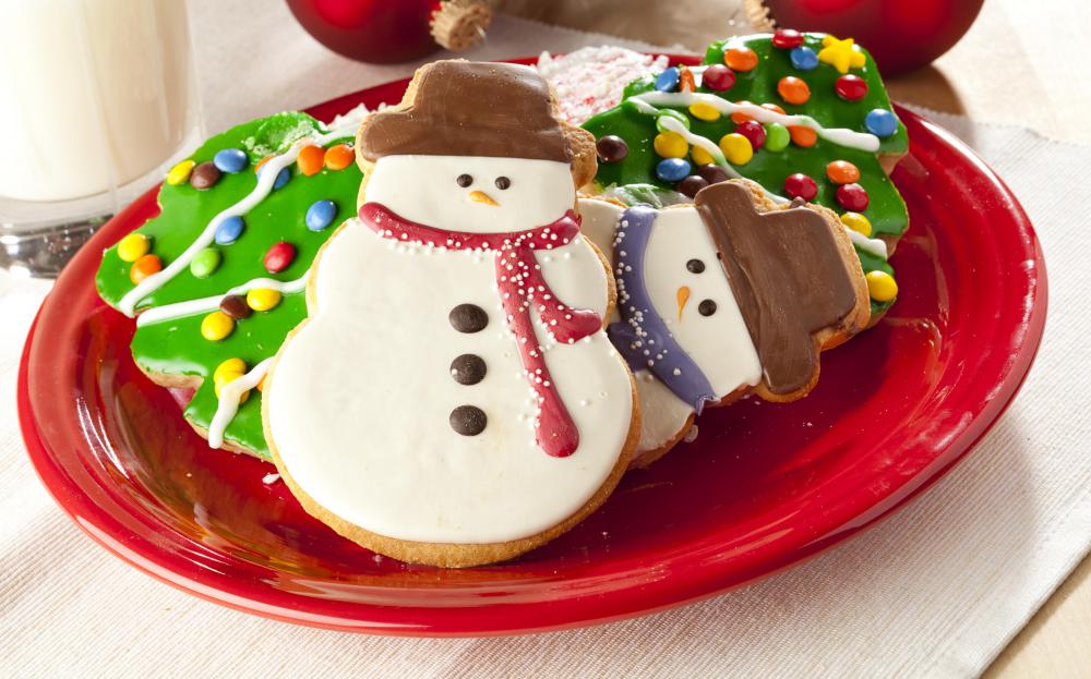 christmas-cookies-on-red-plate.jpg