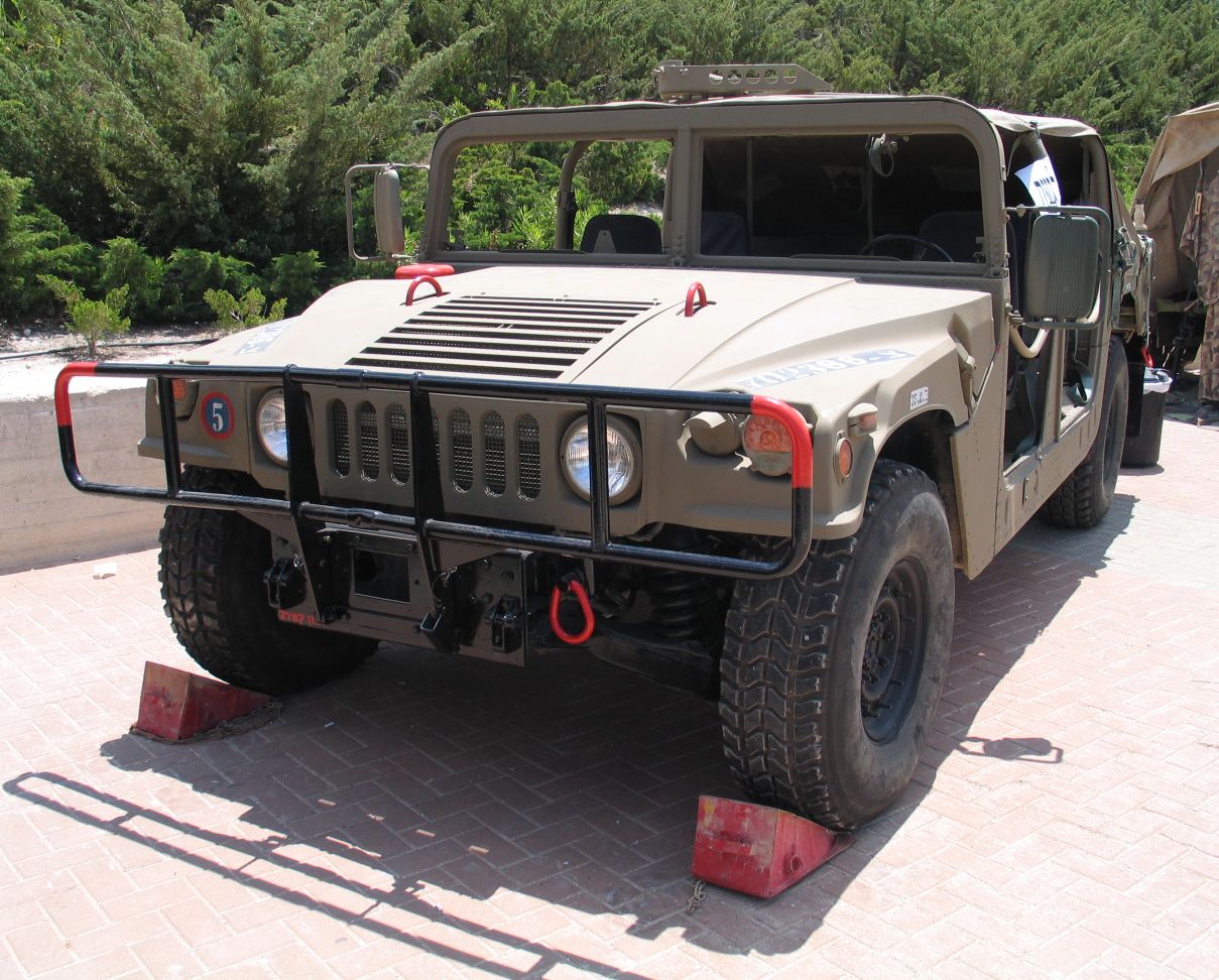HMMWV-latrun-exhibition-2-1.jpg