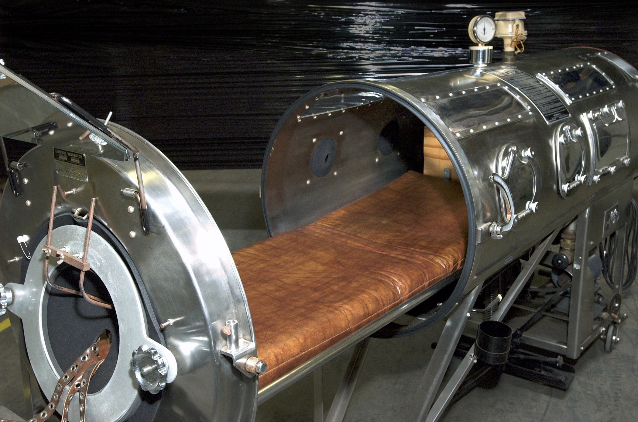 Iron_lung_CDC.jpg