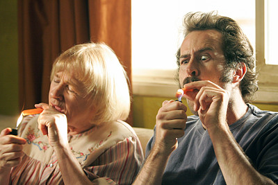 Earl_%26_Donny_Jones%27_Mom_Smoking_Carrots_2.png