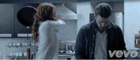 2l3r6tUlAkxoI.gif