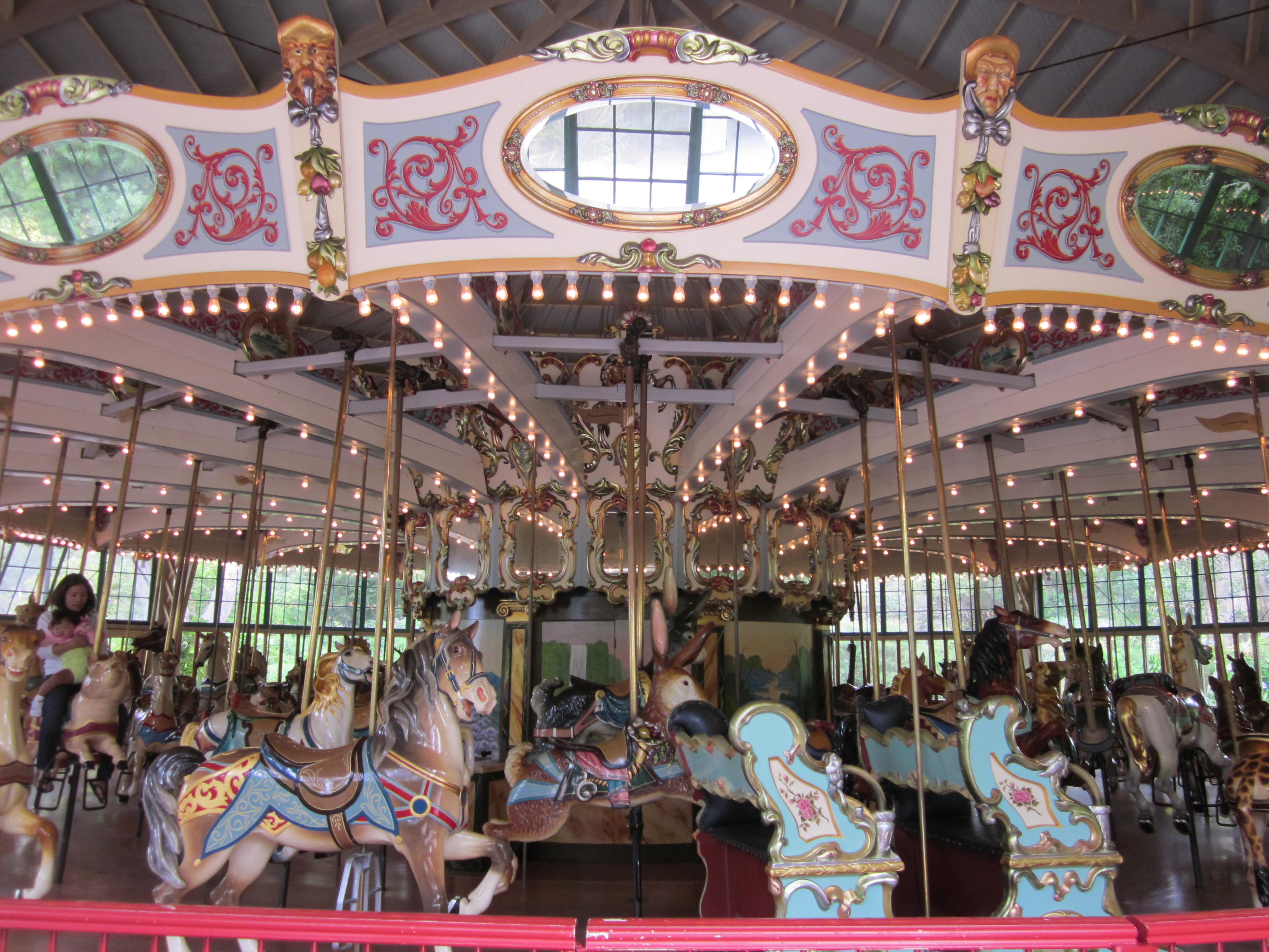 Dentzel_Carousel_at_SF_Zoo_interior_3.JPG