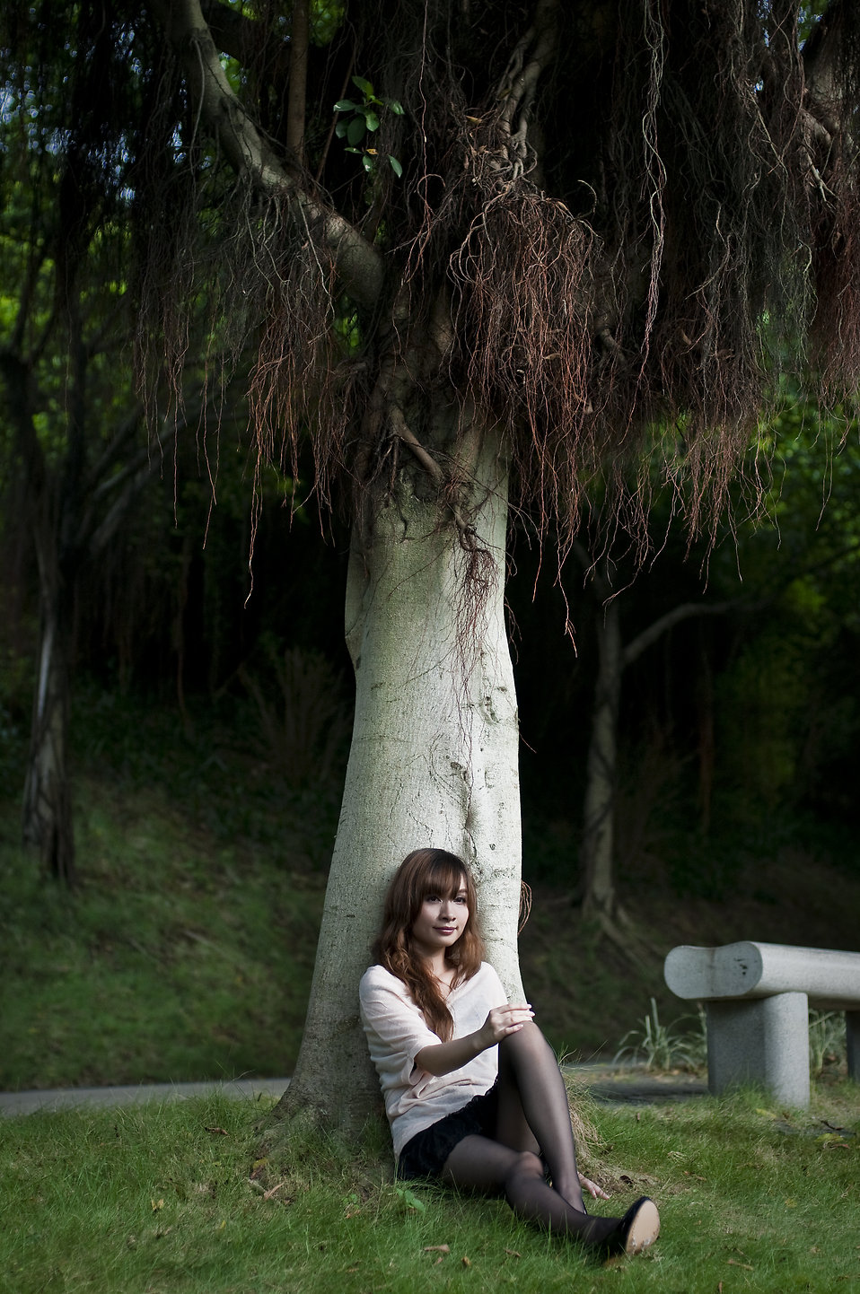 9369-a-beautiful-chinese-girl-sitting-under-a-tree-pv.jpg