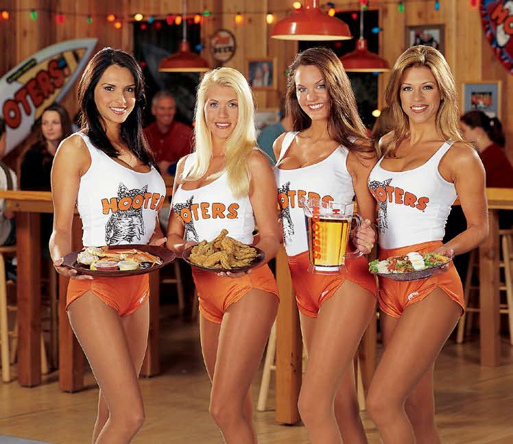 hooters-girls.jpg