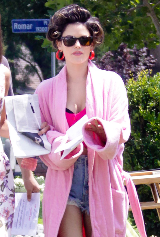Rachel-Bilson-hair-inrollers.jpg