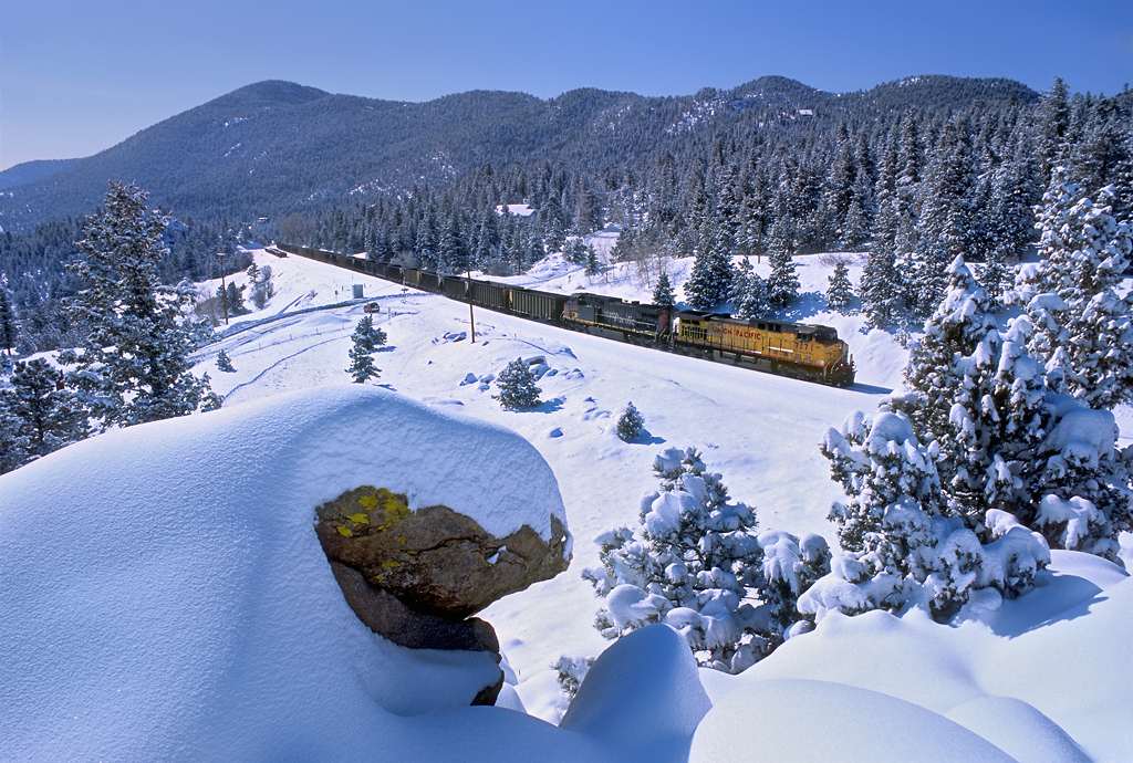 trains-snow-24.jpg