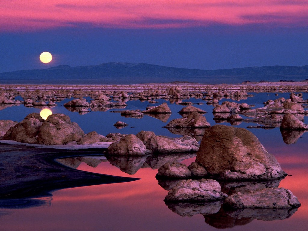 moonrise_at_mono_lake_california1.jpg