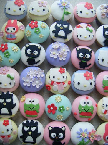 hello-kitty-sanrio-cupcakes-367x490.jpg