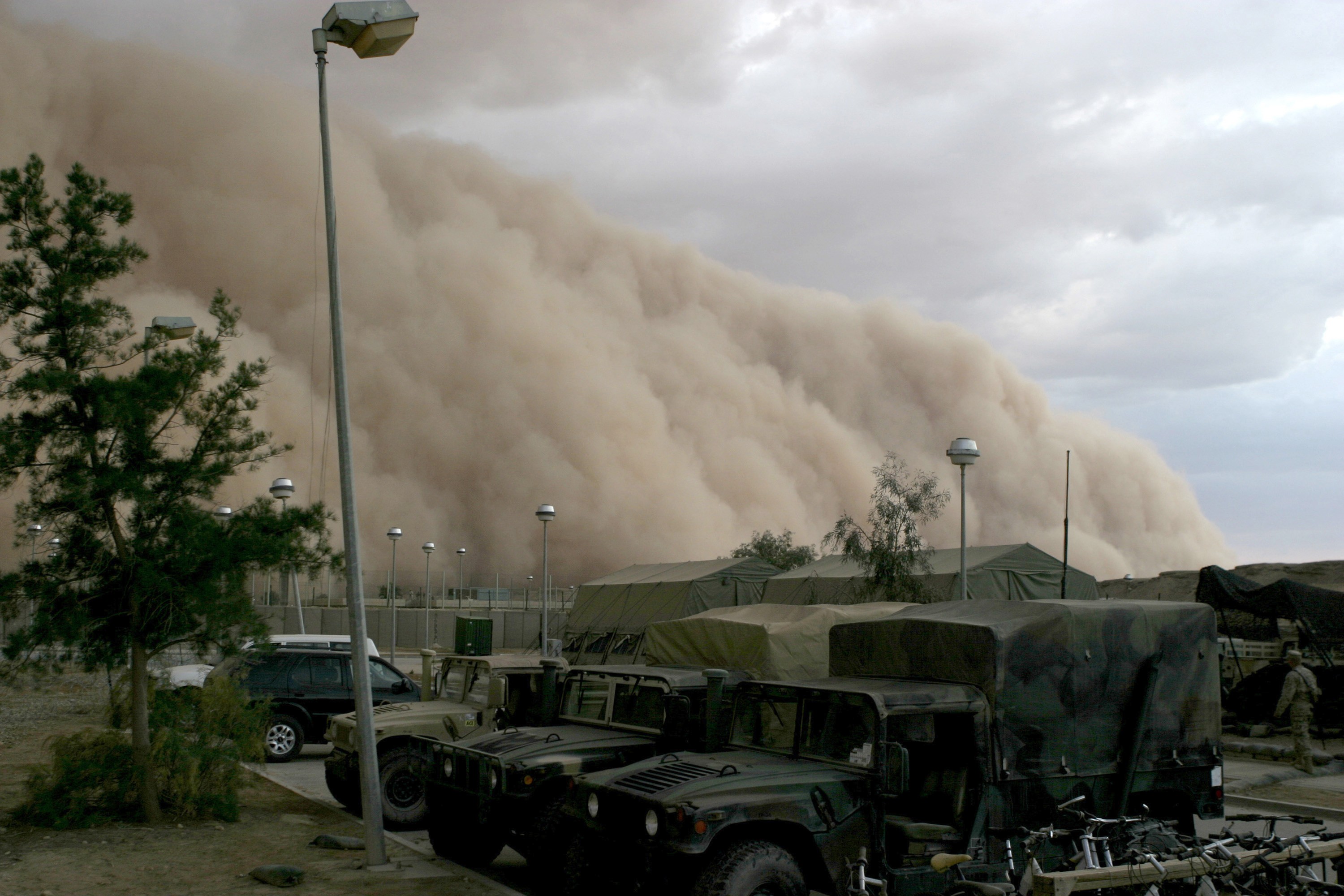 Sandstorm_in_Al_Asad%2C_Iraq.jpg