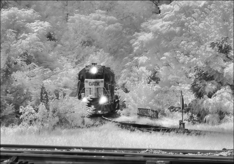 Rail_Road_switch_engine__Infrared_low_res.jpg