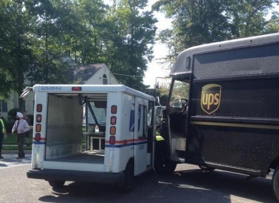 USPS_UPS_crash1_0.jpg