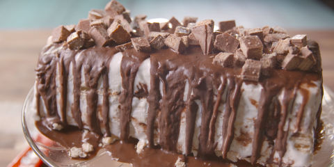 landscape-1467234553-kit-kat-cake-003.jpg