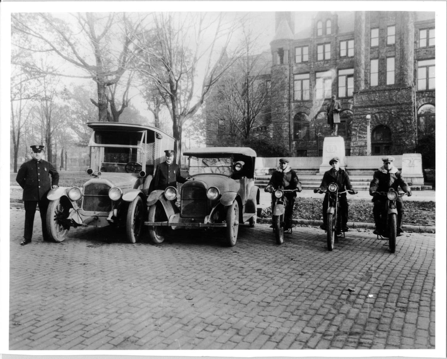 Muskegon_Michigan_Police_1920.jpg