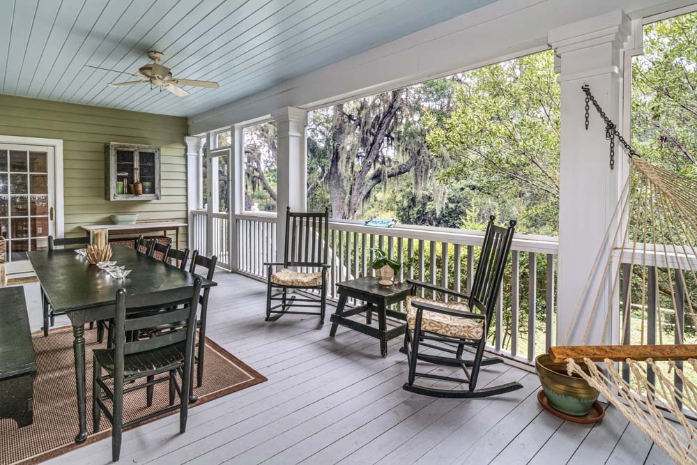 Luxury-Screen-Porch.jpg