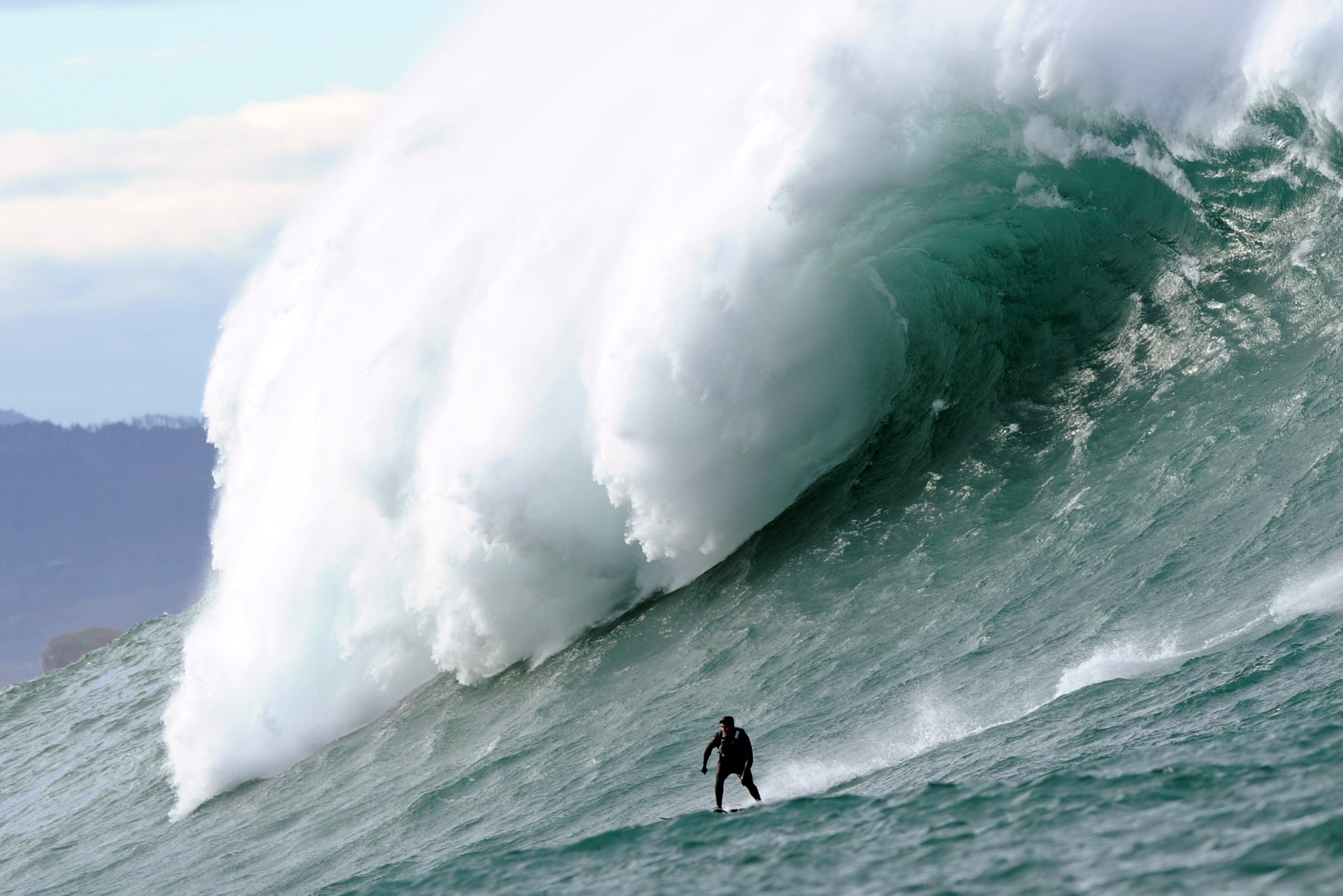 france_giant_wave_getty.jpg